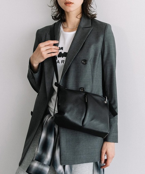 Beau're(ヴュレ)の「【BEAURE】カウレザー 3WAY ショルダー B-25325(ショルダーバッグ・レディース・ブラック/シルバー・FREE)」の5枚目の写真