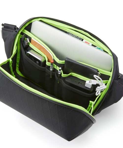 beruf baggage(ベルーフバゲッジ)の「【beruf baggage】《X-PAC(R)》スリングパック URBAN EXPLORER 6.0(brf-GR21)(ショルダーバッグ・メンズ・ブラック・FREE)」の14枚目の写真
