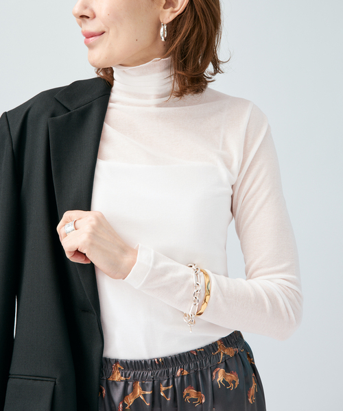 VERMEIL par iena(ヴェルメイユパーイエナ)の「シアーフライス タートルネックプルオーバー(Tシャツ/カットソー・レディース・ブラック/ピンク系その他/ホワイト・FREE)」の2枚目の写真