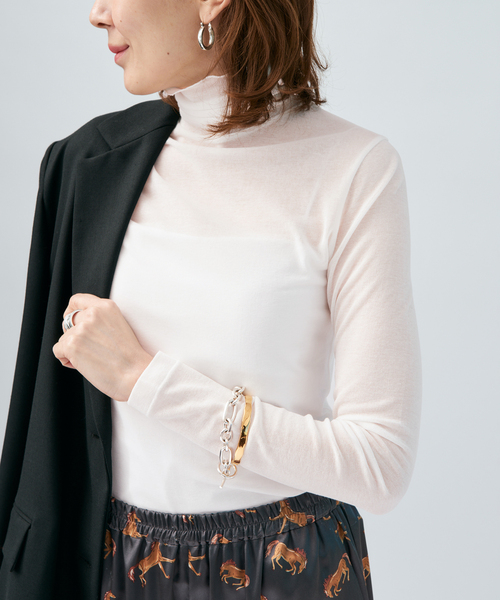 VERMEIL par iena(ヴェルメイユパーイエナ)の「シアーフライス タートルネックプルオーバー(Tシャツ/カットソー・レディース・ブラック/ピンク系その他/ホワイト・FREE)」の13枚目の写真