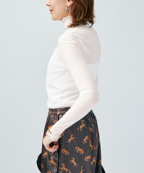 VERMEIL par iena(ヴェルメイユパーイエナ)の「シアーフライス タートルネックプルオーバー(Tシャツ/カットソー・レディース・ブラック/ピンク系その他/ホワイト・FREE)」の15枚目の写真