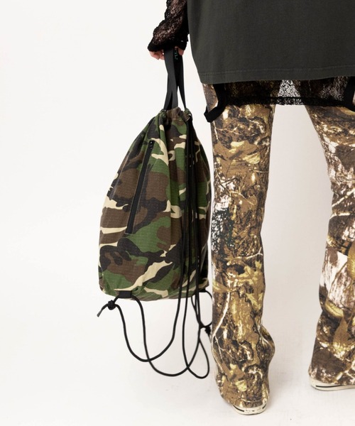 RNA(アールエヌエー)の「E5219 WASH OUTラビットナップBAG(バックパック/リュック・レディース・カモフラージュ/ブルー/ブラック・FREE)」の6枚目の写真