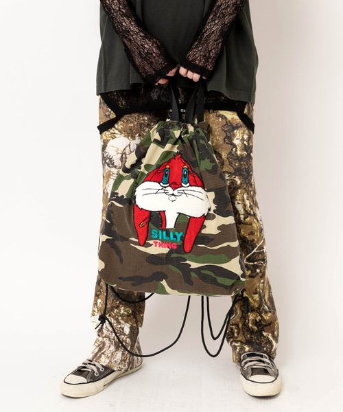 RNA(アールエヌエー)の「E5219 WASH OUTラビットナップBAG(バックパック/リュック・レディース・カモフラージュ/ブルー/ブラック・FREE)」の4枚目の写真