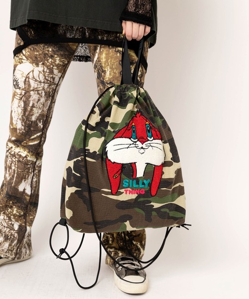 RNA(アールエヌエー)の「E5219 WASH OUTラビットナップBAG(バックパック/リュック・レディース・カモフラージュ/ブルー/ブラック・FREE)」の5枚目の写真