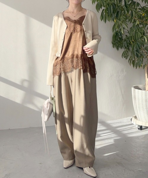 mysty woman(ミスティウーマン)の「【無地・ドット柄】サテン×レース イレヘムキャミチュニック 656817(キャミソール・レディース・ブラウン/ブラック/オフホワイト/ホワイト系その他/ベージュ系その他・FREE)」の22枚目の写真