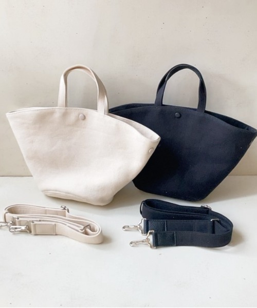 EARTH MADE（アースメイド）の「KURUMI BUTTON TOTE（ショルダーバッグ・レディース・アイボリー/ブラック・FREE）」の2枚目の写真