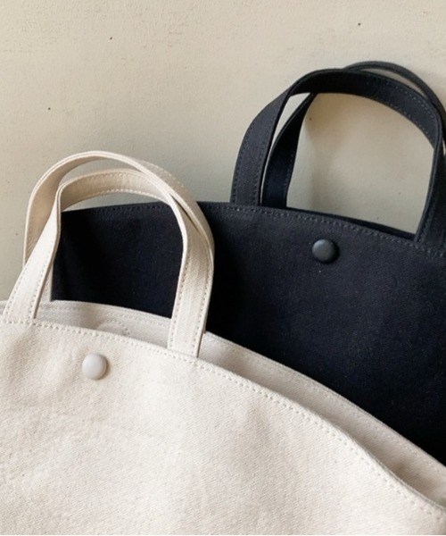 EARTH MADE（アースメイド）の「KURUMI BUTTON TOTE（ショルダーバッグ・レディース・アイボリー/ブラック・FREE）」の3枚目の写真