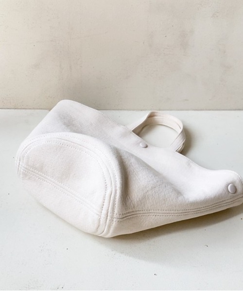 EARTH MADE（アースメイド）の「KURUMI BUTTON TOTE（ショルダーバッグ・レディース・アイボリー/ブラック・FREE）」の6枚目の写真