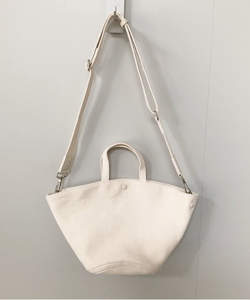 EARTH MADE（アースメイド）の「KURUMI BUTTON TOTE（ショルダーバッグ・レディース・アイボリー/ブラック・FREE）」の7枚目の写真