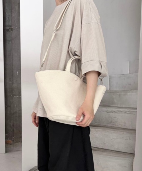 EARTH MADE（アースメイド）の「KURUMI BUTTON TOTE（ショルダーバッグ・レディース・アイボリー/ブラック・FREE）」の8枚目の写真