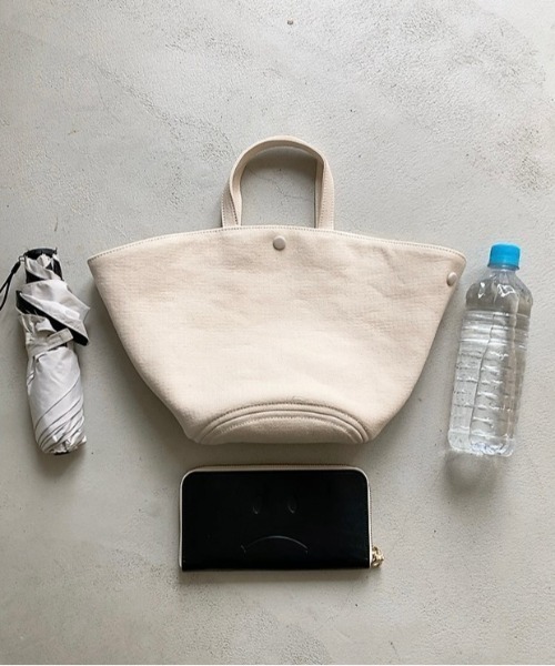 EARTH MADE（アースメイド）の「KURUMI BUTTON TOTE（ショルダーバッグ・レディース・アイボリー/ブラック・FREE）」の5枚目の写真