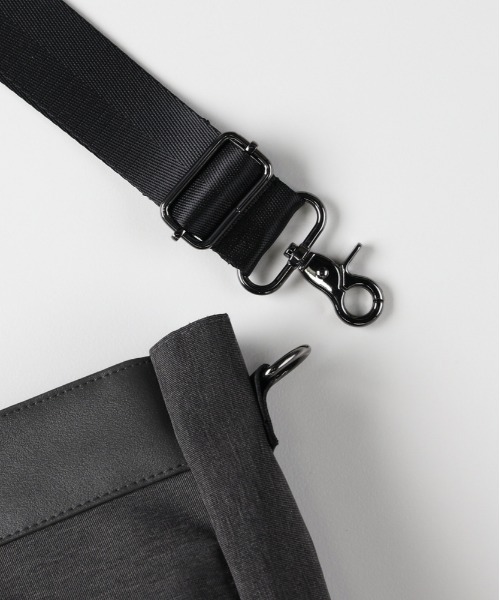 BACK NUMBER(バックナンバー)の「BACK NUMBER(バックナンバー)【メンズ】杢調ポリコンビスクエアショルダーバッグ(ショルダーバッグ・メンズ・ブラック/グレー・ONE SIZE)」の6枚目の写真