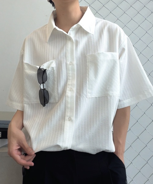UNDERSTATEMENTs(アンダーステイトメント)の「【ユニセックス】チェック&ストライプシアサッカーシャツ/ドローコード付き(シャツ/ブラウス・メンズ・ピンク/ブラック/ホワイト系その他/ホワイト/ブルー/ネイビー・LARGE/MEDIUM)」の3枚目の写真