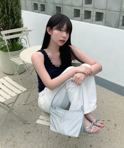 MUCU AND EBONY（ムクアンドエボニー）の「Near Flat Bag _ Silver（ショルダーバッグ・レディース・その他・FREE）」の2枚目の写真