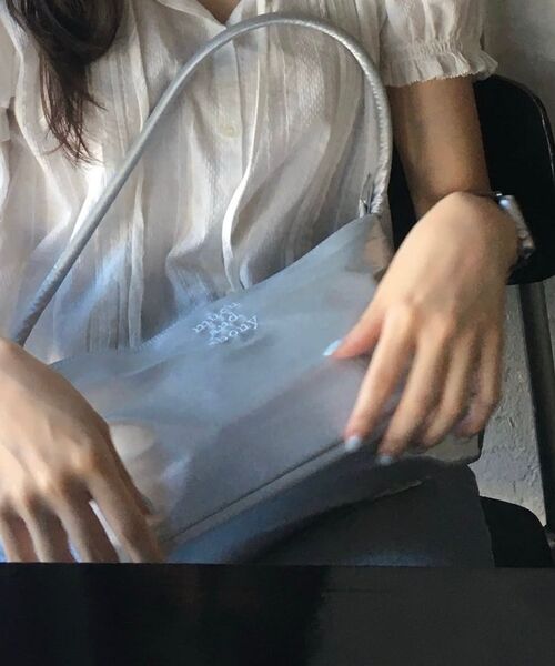 MUCU AND EBONY（ムクアンドエボニー）の「Near Flat Bag _ Silver（ショルダーバッグ・レディース・その他・FREE）」の4枚目の写真