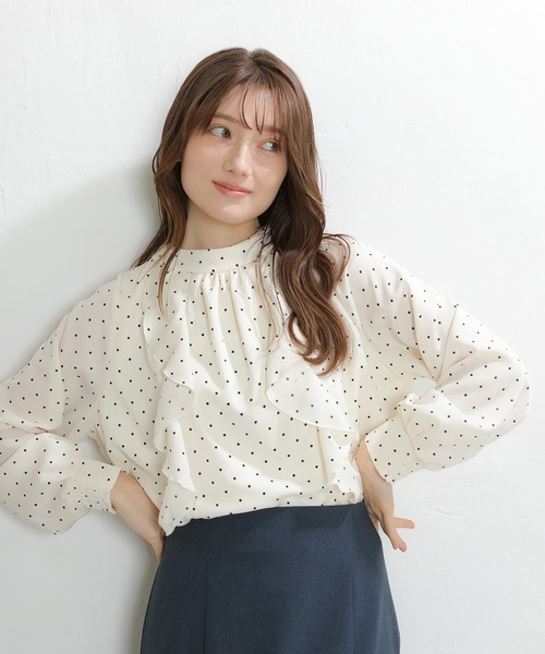 ASTORIA ODIER(アストリアオディール)の「ラッフルフリルブラウス(シャツ/ブラウス・レディース・ホワイト/ホワイト×ブラック/ブラック/グレイッシュブルー・MEDIUM)」の1枚目の写真