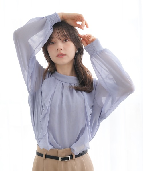 ASTORIA ODIER(アストリアオディール)の「ラッフルフリルブラウス(シャツ/ブラウス・レディース・ホワイト/ホワイト×ブラック/ブラック/グレイッシュブルー・MEDIUM)」の4枚目の写真
