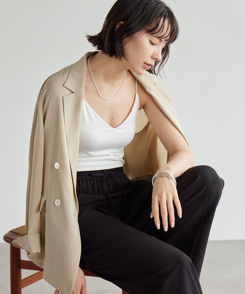 green label relaxing(グリーンレーベルリラクシング)の「Vネックキャミソール / カップインナー(キャミソール・レディース・ダークブラウン/オフホワイト/ブラック・S/M)」の2枚目の写真