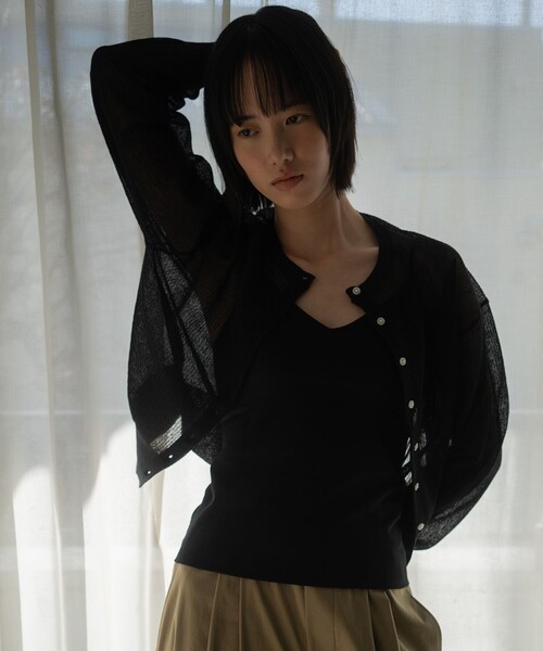 green label relaxing(グリーンレーベルリラクシング)の「Vネックキャミソール / カップインナー(キャミソール・レディース・ダークブラウン/オフホワイト/ブラック・S/M)」の4枚目の写真