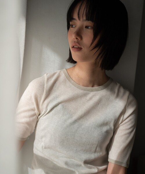 green label relaxing(グリーンレーベルリラクシング)の「Vネックキャミソール / カップインナー(キャミソール・レディース・ダークブラウン/オフホワイト/ブラック・S/M)」の5枚目の写真