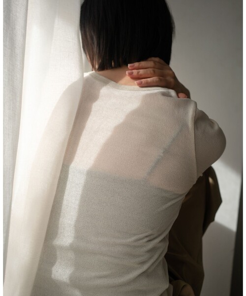 green label relaxing(グリーンレーベルリラクシング)の「Vネックキャミソール / カップインナー(キャミソール・レディース・ダークブラウン/オフホワイト/ブラック・S/M)」の6枚目の写真