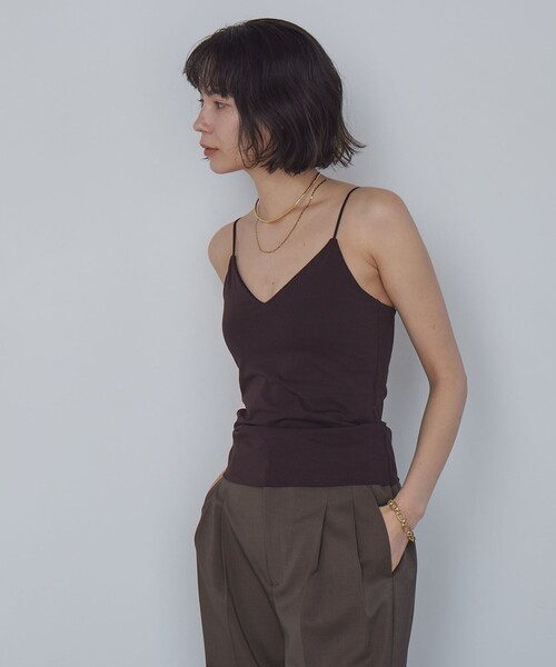 green label relaxing(グリーンレーベルリラクシング)の「Vネックキャミソール / カップインナー(キャミソール・レディース・ダークブラウン/オフホワイト/ブラック・S/M)」の8枚目の写真