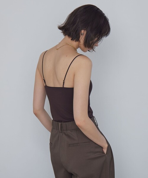 green label relaxing(グリーンレーベルリラクシング)の「Vネックキャミソール / カップインナー(キャミソール・レディース・ダークブラウン/オフホワイト/ブラック・S/M)」の9枚目の写真