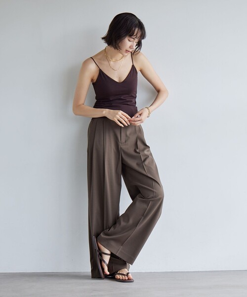 green label relaxing(グリーンレーベルリラクシング)の「Vネックキャミソール / カップインナー(キャミソール・レディース・ダークブラウン/オフホワイト/ブラック・S/M)」の14枚目の写真