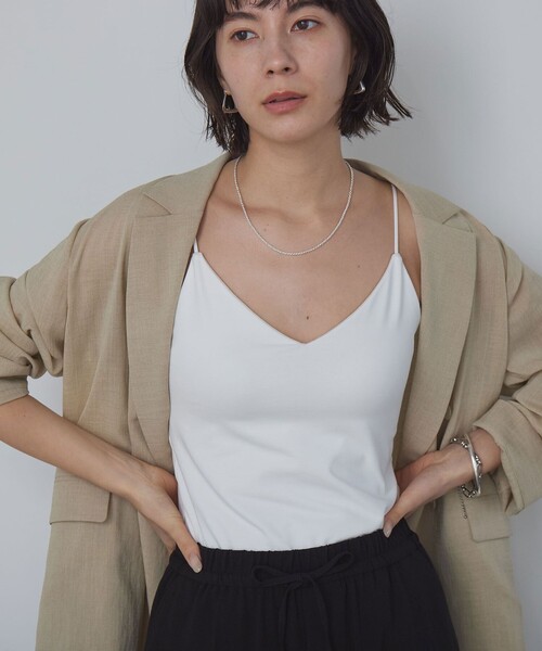 green label relaxing(グリーンレーベルリラクシング)の「Vネックキャミソール / カップインナー(キャミソール・レディース・ダークブラウン/オフホワイト/ブラック・S/M)」の16枚目の写真