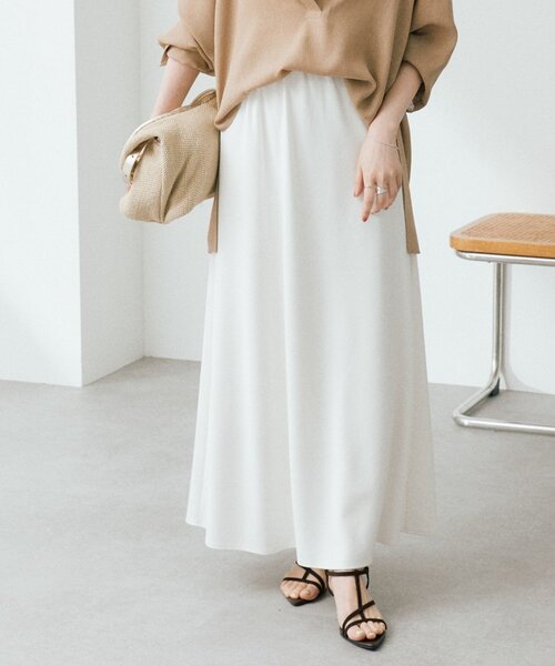 RIVE DROITE(リヴドロワ)の「【セットアップ着用可能/接触冷感】ドレーピーカットバイヤススカート(スカート・レディース・チャコールグレー/オフホワイト/ブラウン・38/36)」の2枚目の写真