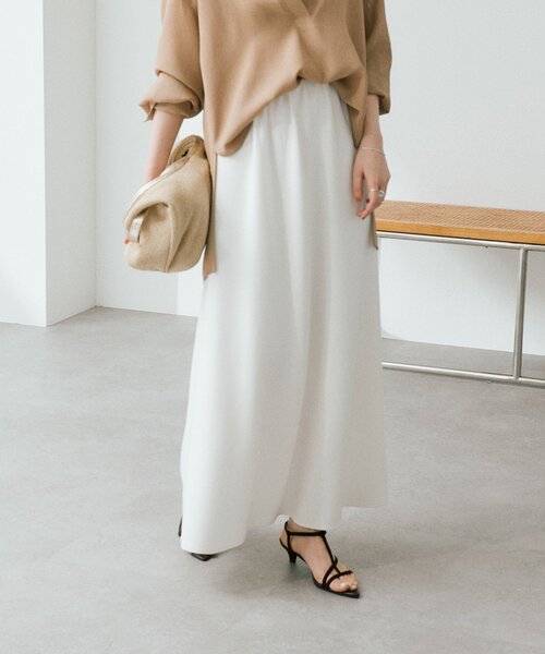 RIVE DROITE(リヴドロワ)の「【セットアップ着用可能/接触冷感】ドレーピーカットバイヤススカート(スカート・レディース・チャコールグレー/オフホワイト/ブラウン・38/36)」の5枚目の写真