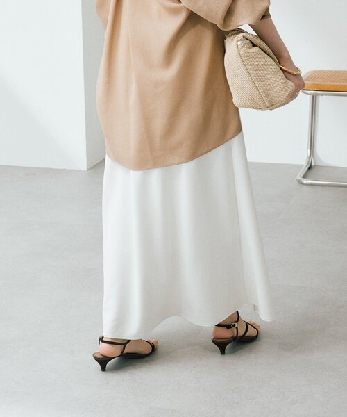 RIVE DROITE(リヴドロワ)の「【セットアップ着用可能/接触冷感】ドレーピーカットバイヤススカート(スカート・レディース・チャコールグレー/オフホワイト/ブラウン・38/36)」の7枚目の写真