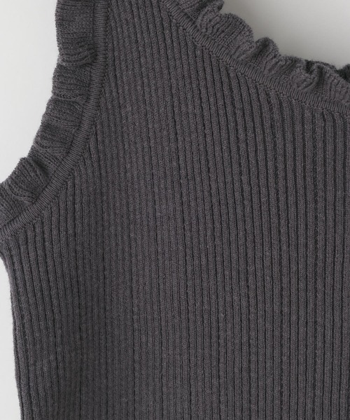 LOWRYS FARM(ローリーズファーム)の「フリルニットタンク 638448(タンクトップ・レディース・アイボリー/ブラック/チャコールグレー・FREE)」の4枚目の写真