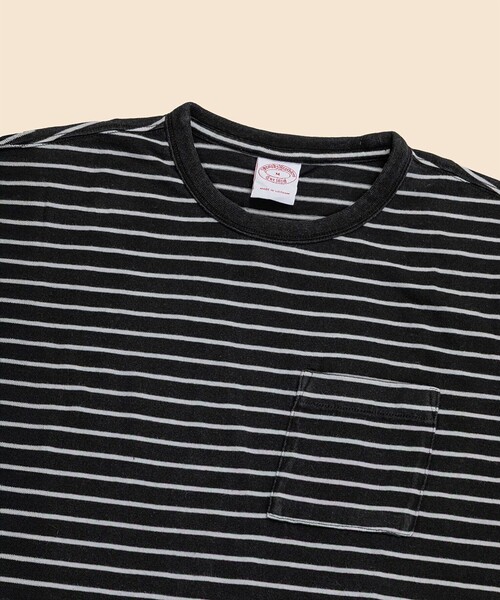 BROOKS BROTHERS（ブルックスブラザーズ）の「コットン　GFロゴ　マリナーストライプ　ポケットTシャツ（Tシャツ/カットソー・メンズ・ブラック・LARGE/MEDIUM/SMALL/X-LARGE）」の2枚目の写真