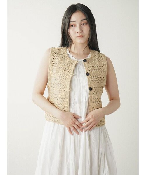 FIKA.（フィーカ）の「Craft knit gilet（ベスト・レディース・ベージュ/チャコール・MEDIUM）」の7枚目の写真