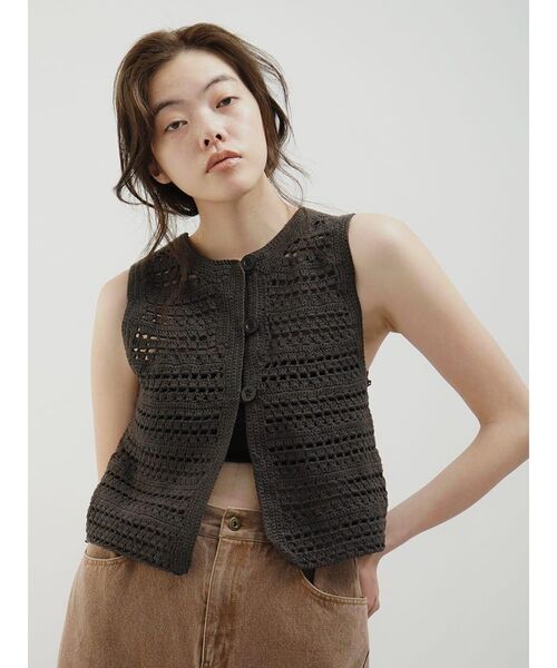 FIKA.（フィーカ）の「Craft knit gilet（ベスト・レディース・ベージュ/チャコール・MEDIUM）」の17枚目の写真