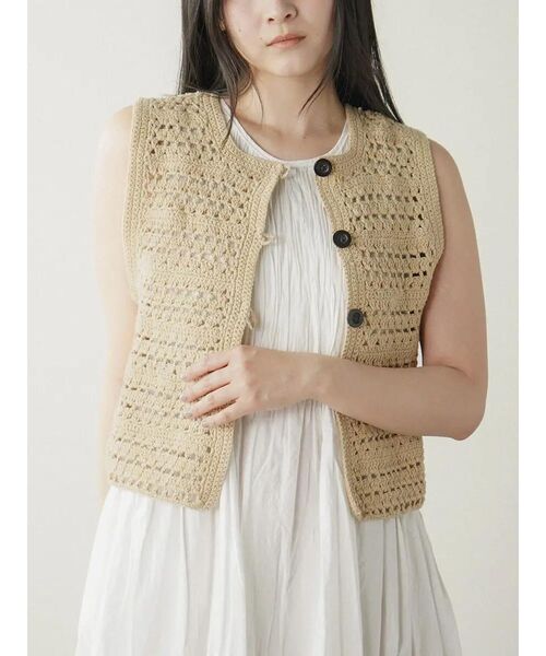 FIKA.（フィーカ）の「Craft knit gilet（ベスト・レディース・ベージュ/チャコール・MEDIUM）」の3枚目の写真