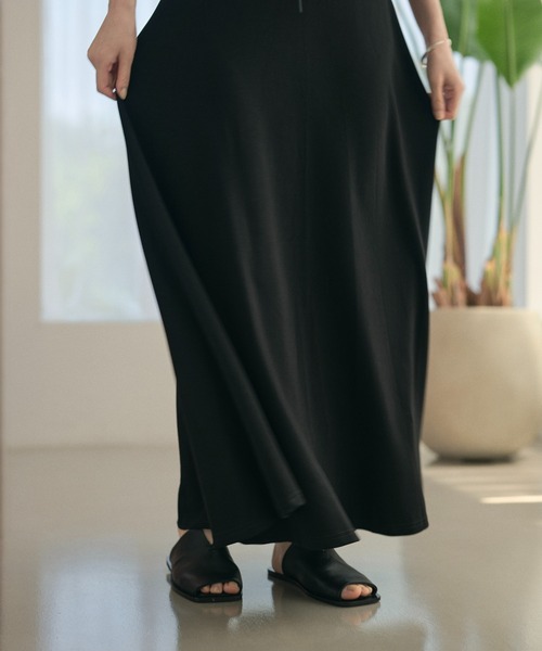 LAULEN(ローレン)の「smooth flare minimal long skirt /スムースフレアミニマルロングスカート(スカート・レディース・ブラック/グレー・S/M)」の14枚目の写真