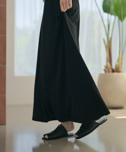 LAULEN(ローレン)の「smooth flare minimal long skirt /スムースフレアミニマルロングスカート(スカート・レディース・ブラック/グレー・S/M)」の15枚目の写真