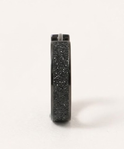 MONOCHROME(モノクローム)の「グリッターテクスチャーミニマルフープピアス(ピアス(両耳用)・メンズ・ブラック/シルバー/ゴールド/シルバー×ゴールド・FREE)」の7枚目の写真