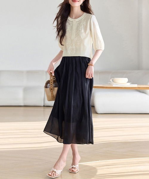 ReRe(リリ)の「クルーネック刺繍ブラウス(シャツ/ブラウス・レディース・ベージュ・MEDIUM/LARGE/X-LARGE)」の9枚目の写真