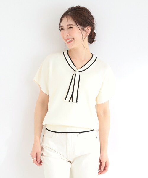 SHOO・LA・RUE(シューラルー)の「【毎日洗える/ひんやり/UV/S-LL】 毛玉になりにくい配色ボウタイ半袖ニット(ニット/セーター・レディース・ベージュ/ネイビー/アイボリー/サックスブルー・04/03/02/01)」の5枚目の写真