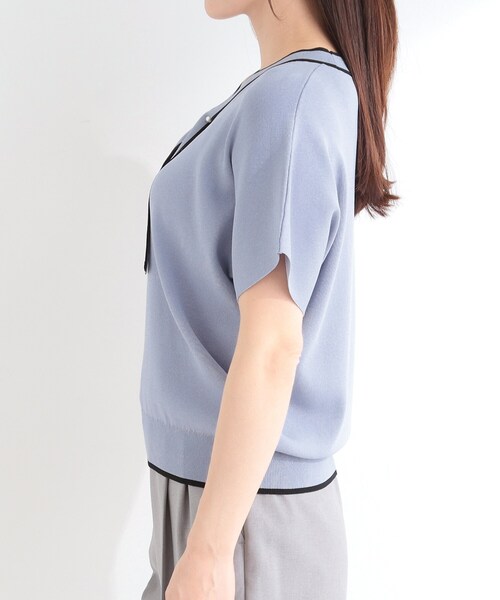 SHOO・LA・RUE(シューラルー)の「【高レビュー/ひんやり/毎日洗える/UV】二の腕も隠せる 配色ボウタイニット(ニット/セーター・レディース・ベージュ/ネイビー/アイボリー/サックスブルー・04/03/02/01)」の15枚目の写真