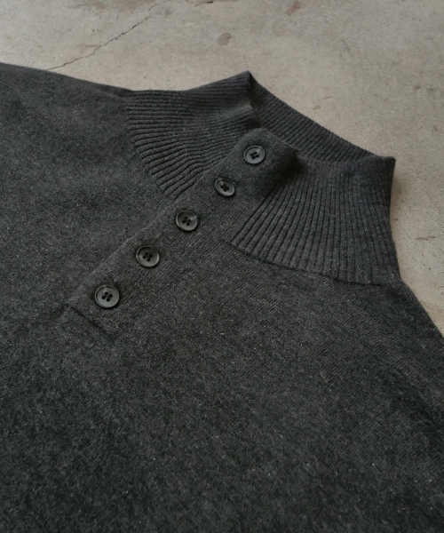 SLOWACID（スローアシッド）の「ハイネックプルオーバーニット[チャコール]（ニット/セーター・レディース・その他・SMALL/MEDIUM/LARGE）」の2枚目の写真