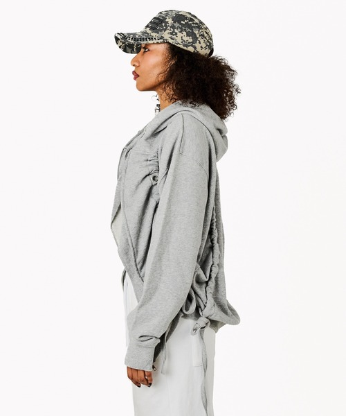 BEEDEN（ビーデン）の「SCULPTED SHIRRING HOODIE（パーカー・レディース・ホワイト/ブラック/グレー/レッド・FREE）」の22枚目の写真