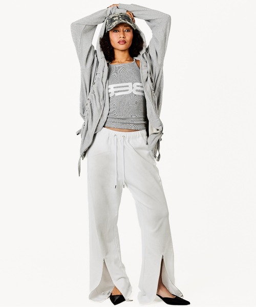 BEEDEN（ビーデン）の「SCULPTED SHIRRING HOODIE（パーカー・レディース・ホワイト/ブラック/グレー/レッド・FREE）」の20枚目の写真