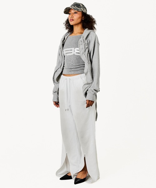 BEEDEN（ビーデン）の「SCULPTED SHIRRING HOODIE（パーカー・レディース・ホワイト/ブラック/グレー/レッド・FREE）」の18枚目の写真