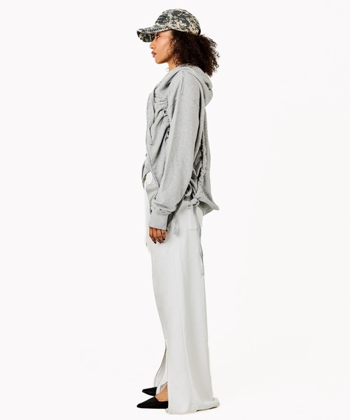 BEEDEN（ビーデン）の「SCULPTED SHIRRING HOODIE（パーカー・レディース・ホワイト/ブラック/グレー/レッド・FREE）」の17枚目の写真
