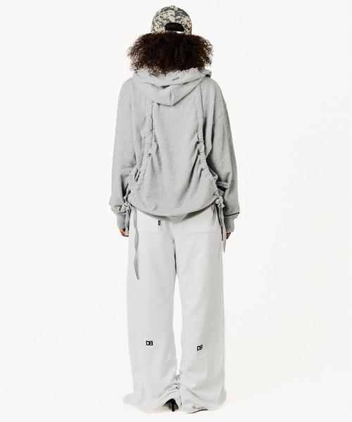 BEEDEN（ビーデン）の「SCULPTED SHIRRING HOODIE（パーカー・レディース・ホワイト/ブラック/グレー/レッド・FREE）」の16枚目の写真