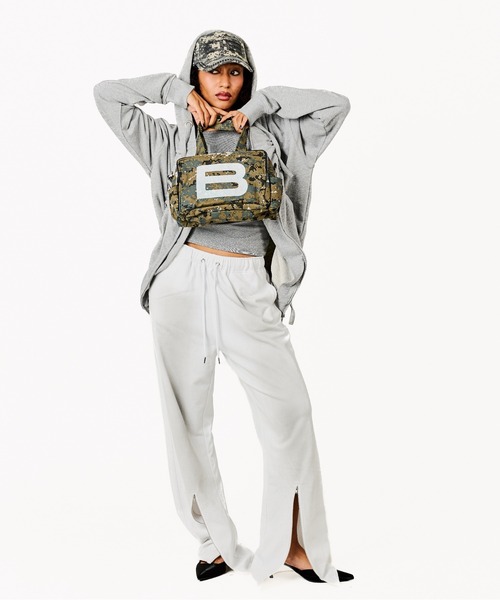 BEEDEN（ビーデン）の「SCULPTED SHIRRING HOODIE（パーカー・レディース・ホワイト/ブラック/グレー/レッド・FREE）」の15枚目の写真